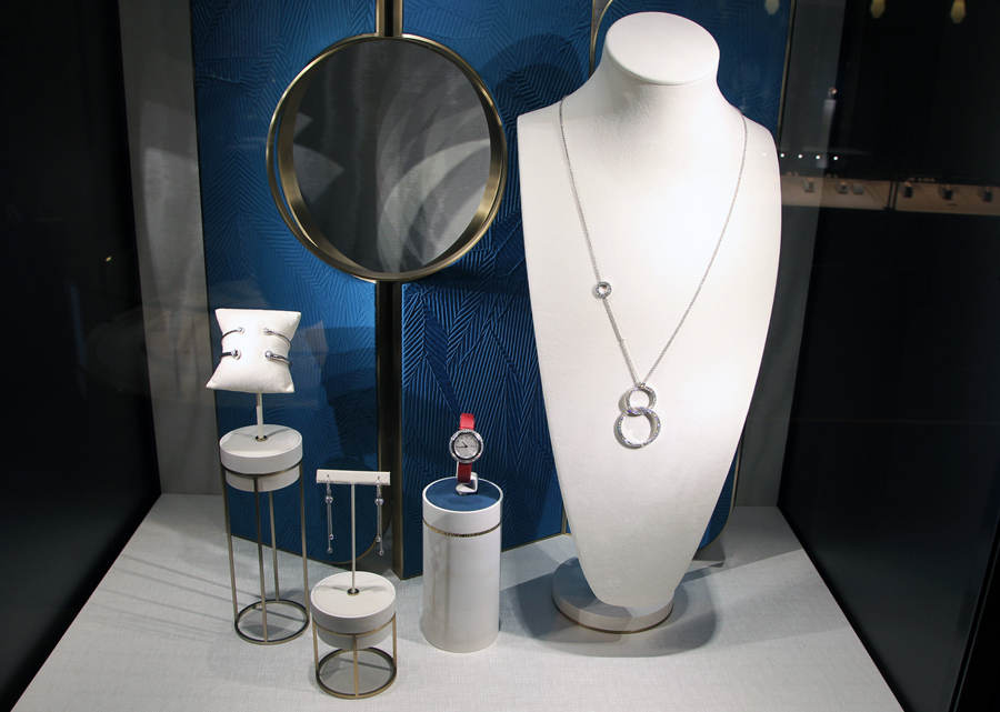 Jewelry-Watches-by-Piaget-9_2_auto-color_auto-contrast_color-balance_brightness-contrast_crop
